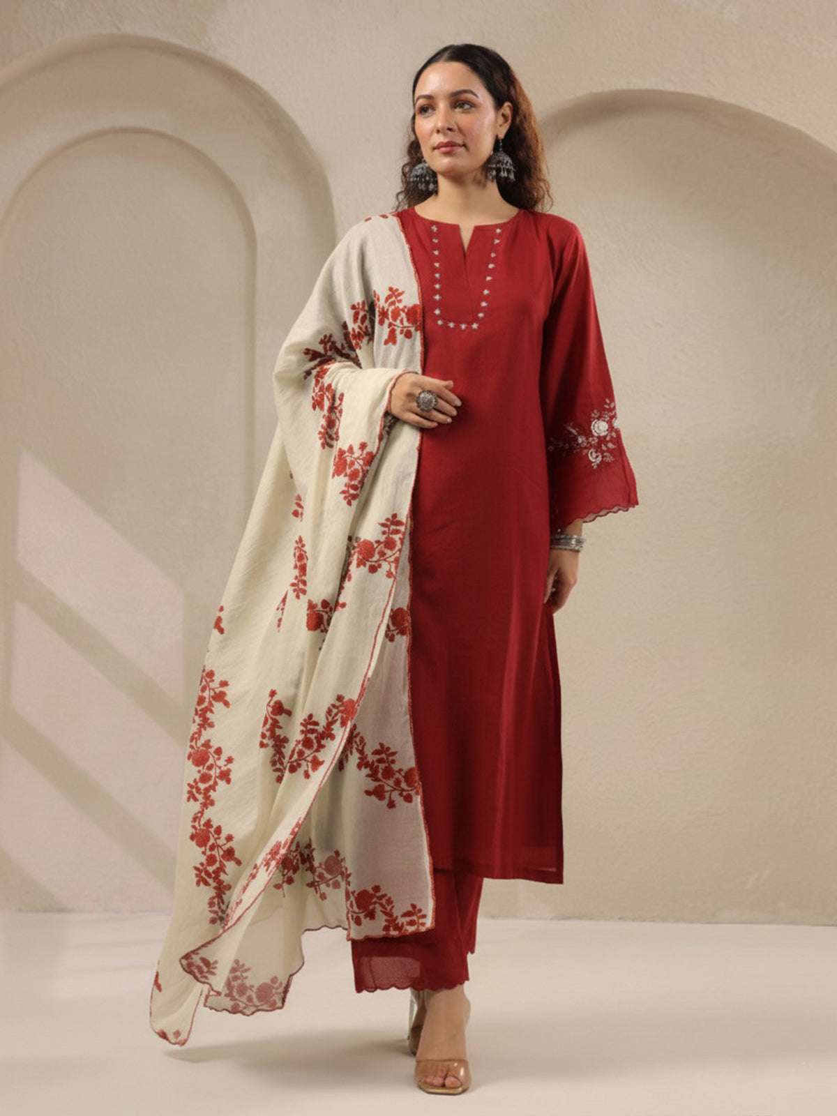 Maroon threadwork floral printed contrast dupatta silk kurti set
