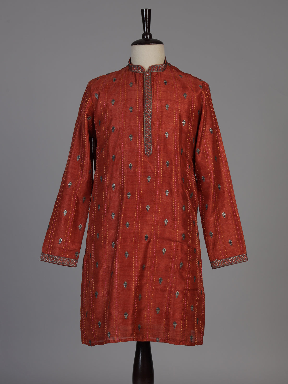 Orange silk blend embroidered butti kurta suit for men