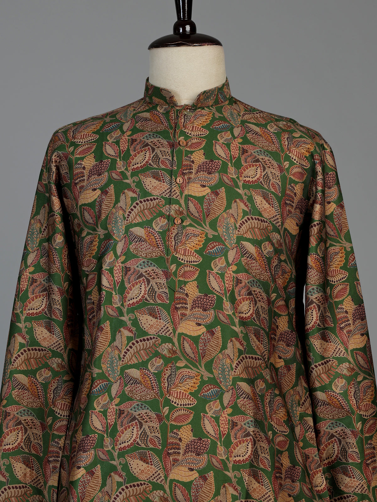 Green silk mens kurta suit with stylish printed detailing