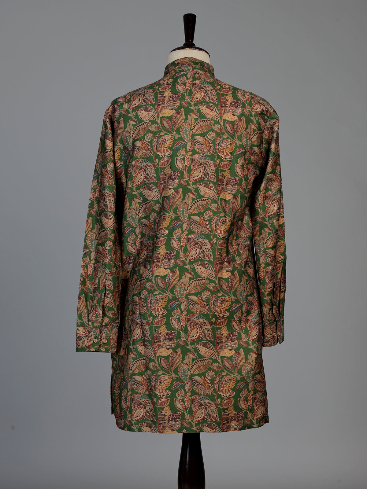 Green silk mens kurta suit with stylish printed detailing
