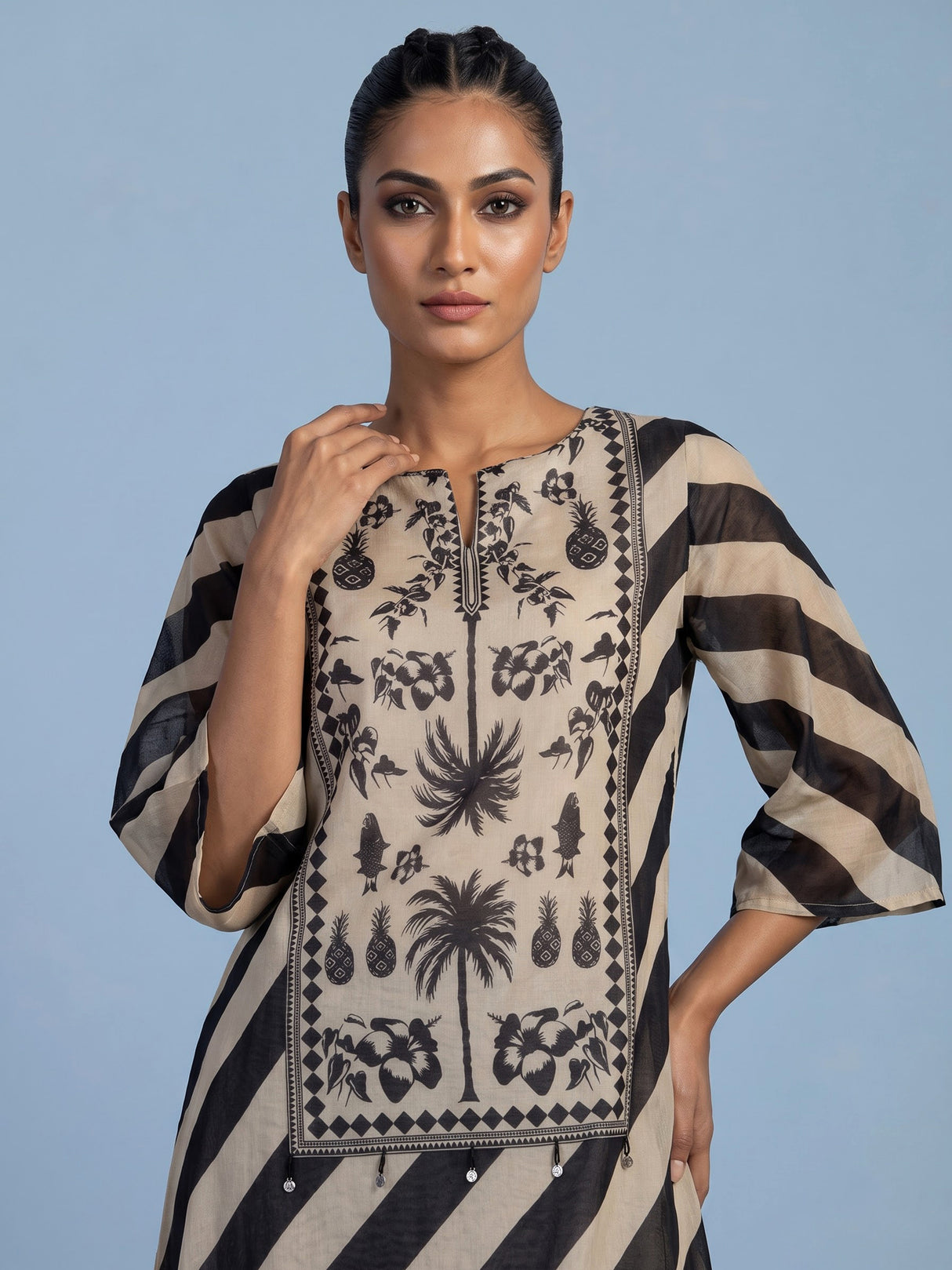 Black silk blend kurti set with printed sweetheart neckline