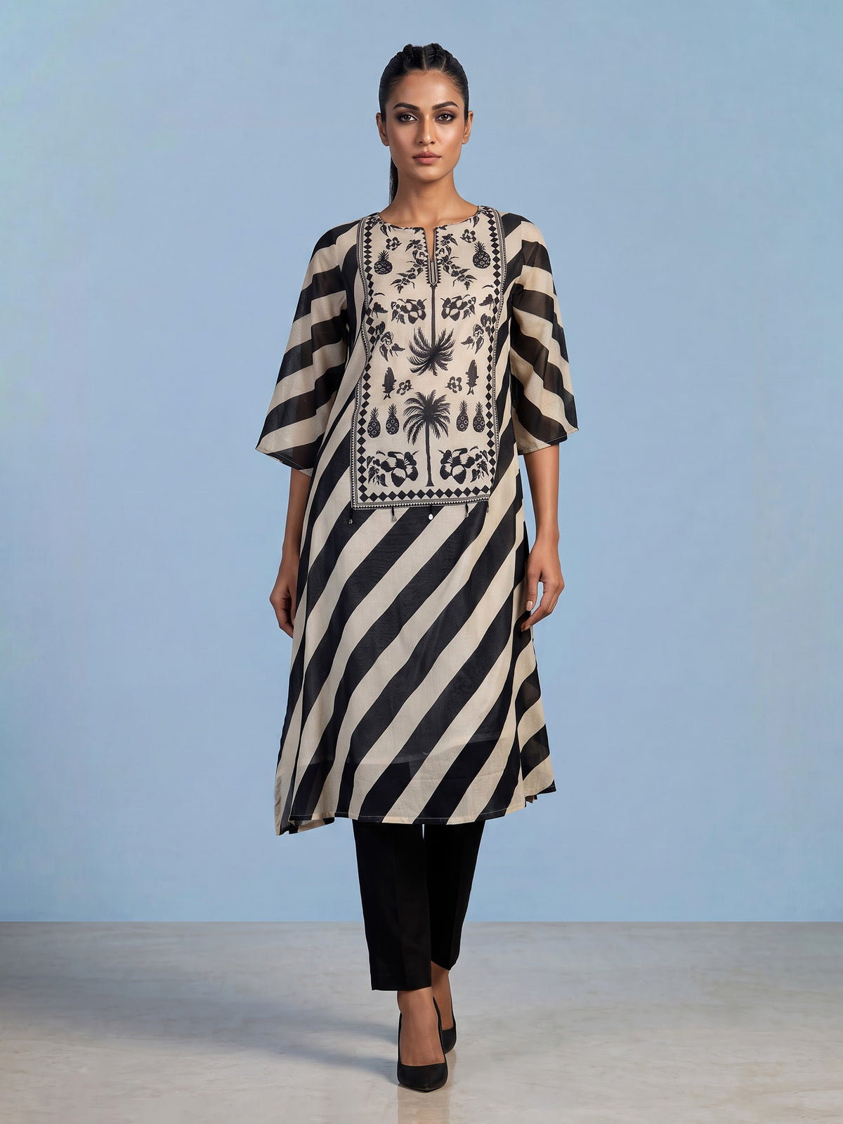 Black silk blend kurti set with printed sweetheart neckline