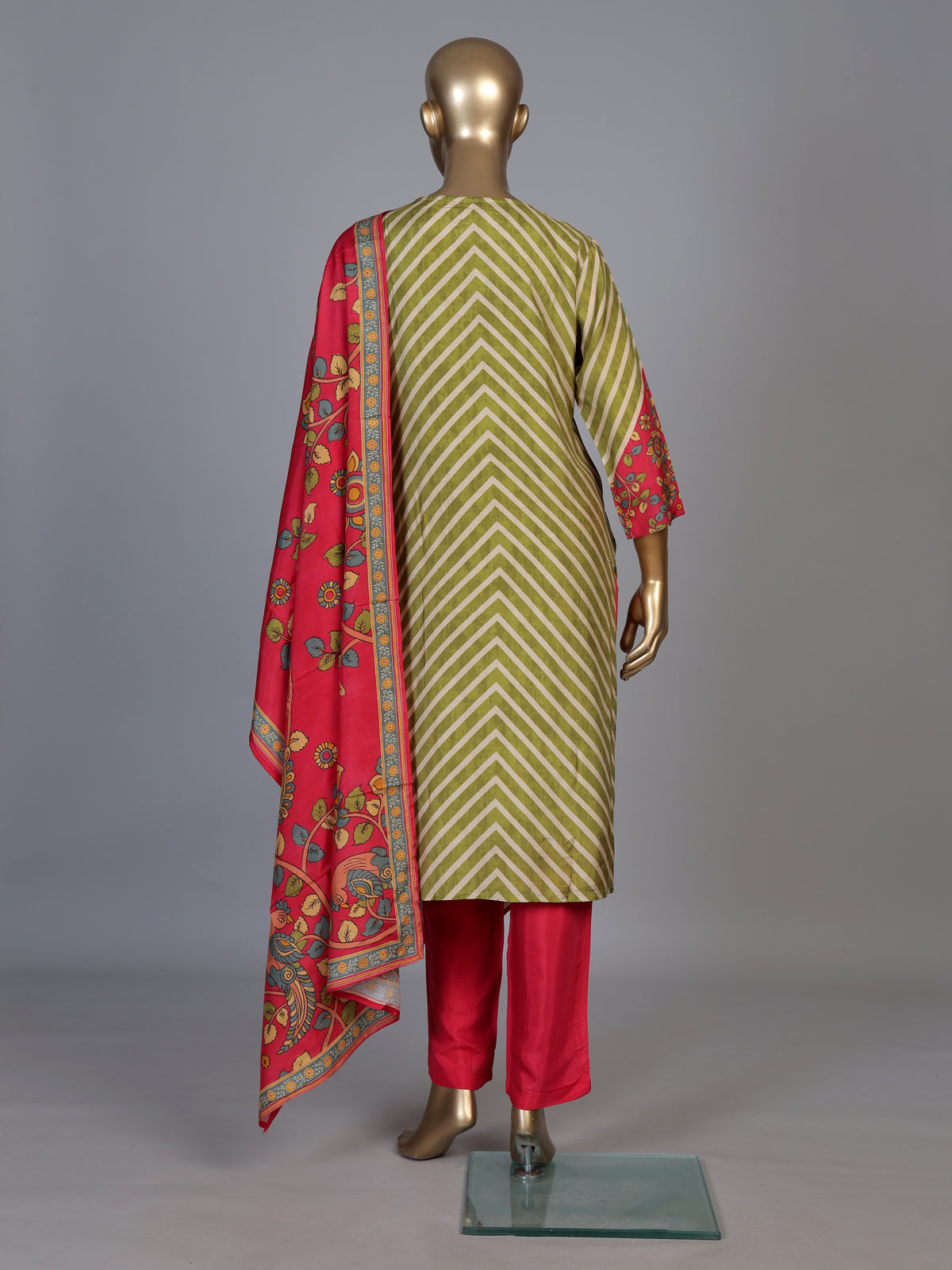 Elegant green silk blend kurti set with festive embellishments