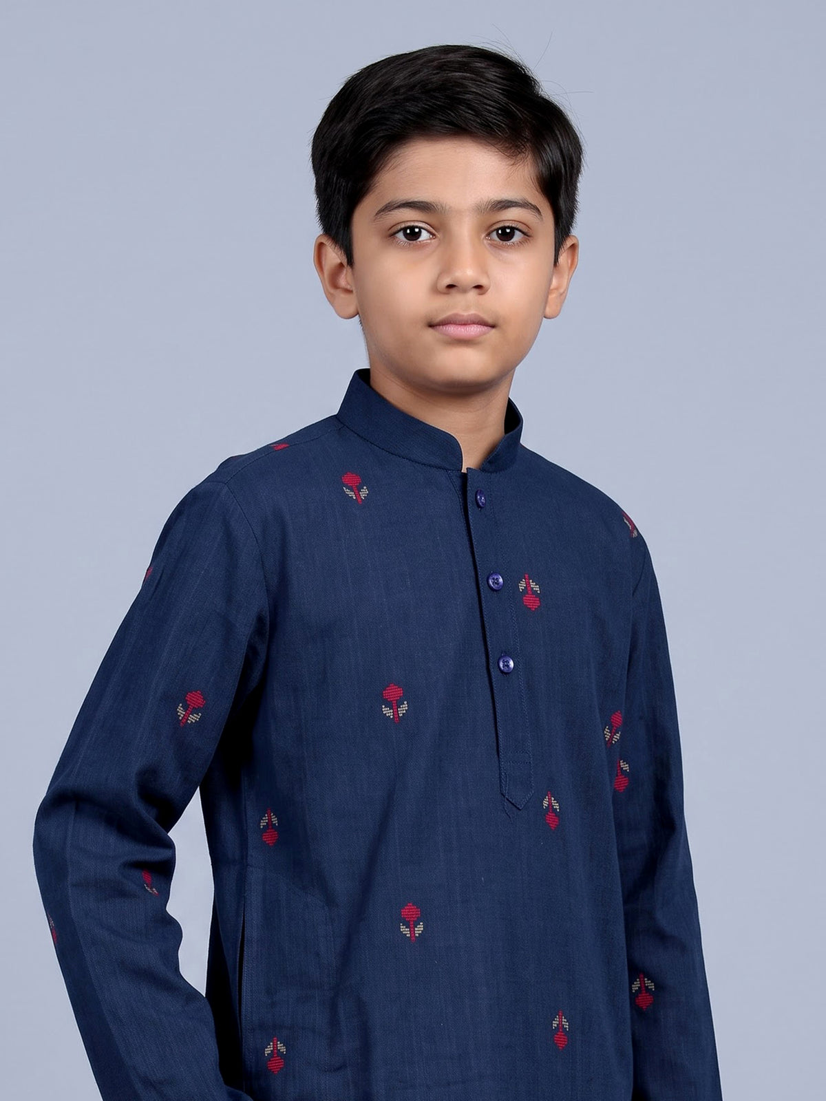 Blue boys cotton blend kurta suit with delicate butti work