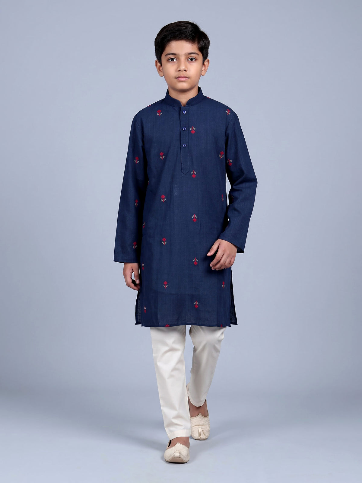 Blue boys cotton blend kurta suit with delicate butti work