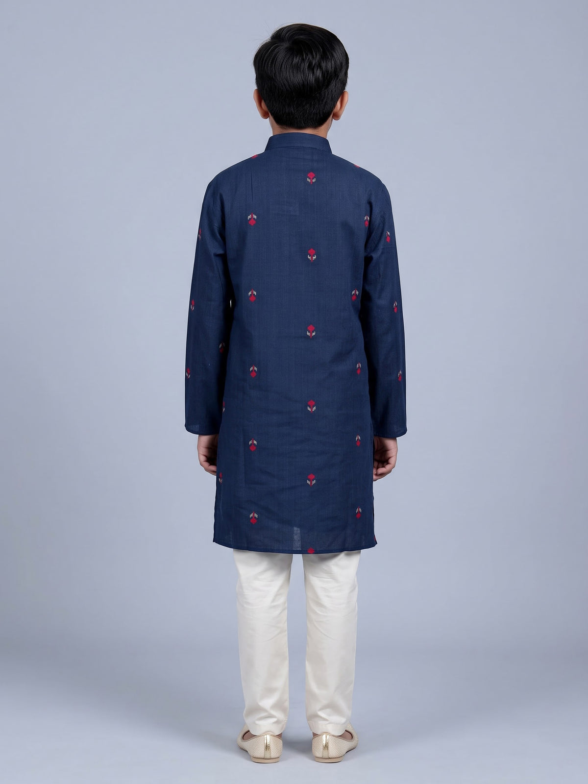 Blue boys cotton blend kurta suit with delicate butti work
