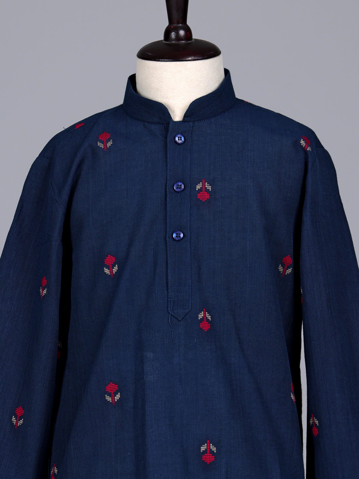 Blue boys cotton blend kurta suit with delicate butti work