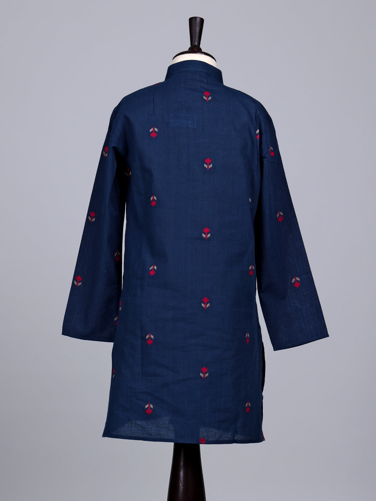 Blue boys cotton blend kurta suit with delicate butti work
