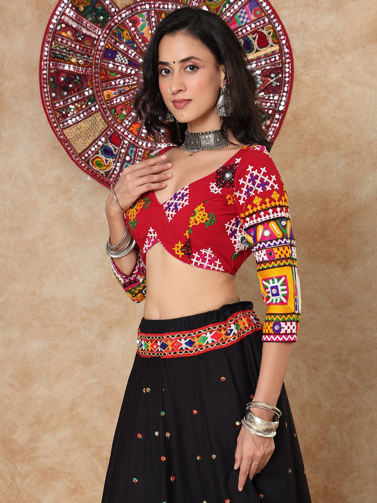 Maroon thread mirror work sweetheart quarter sleeve blouse design