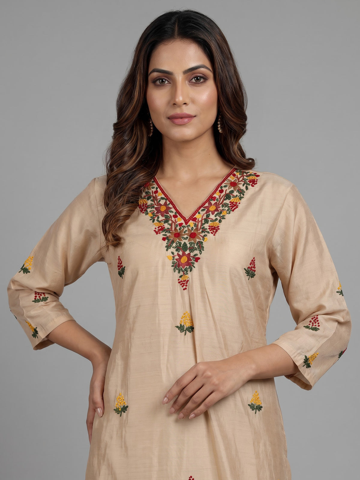 Beige tusser silk kurti set with floral thread embroidery