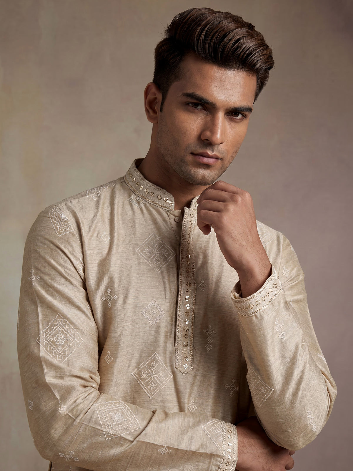 Beige tusser silk kurta set with geometric embroidered bootas