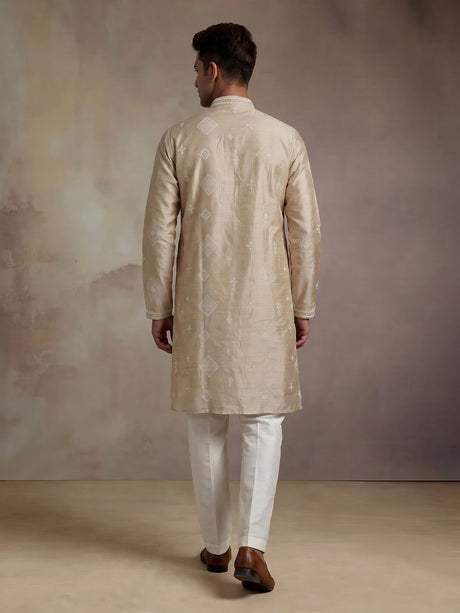 Beige tusser silk kurta set with geometric embroidered bootas