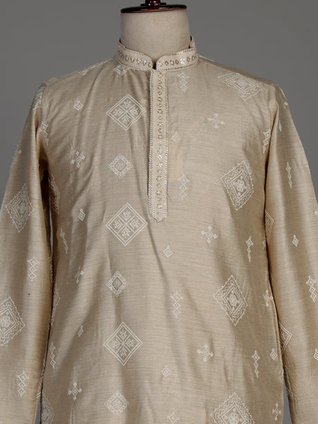 Beige tusser silk kurta set with geometric embroidered bootas