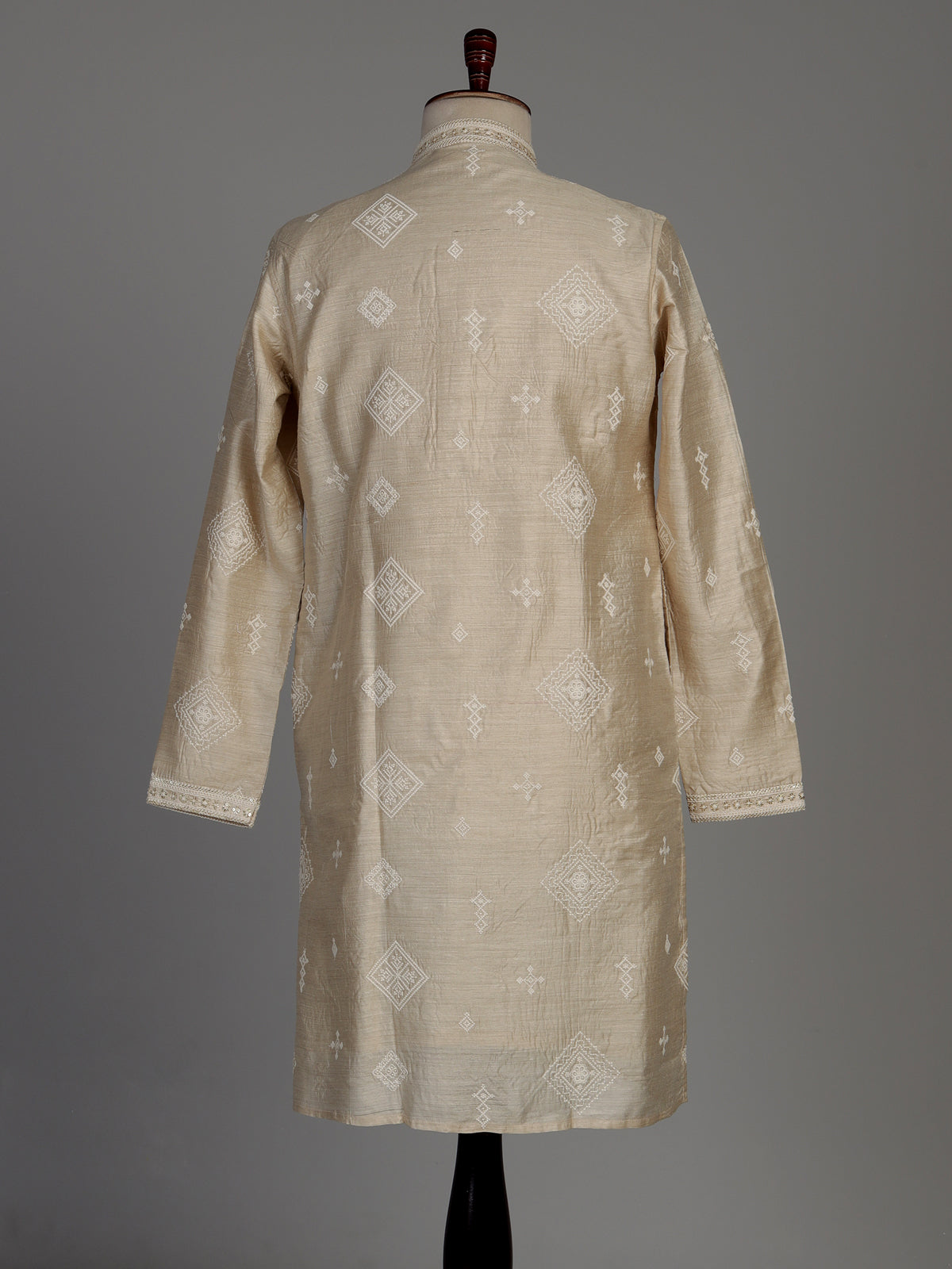 Beige tusser silk kurta set with geometric embroidered bootas