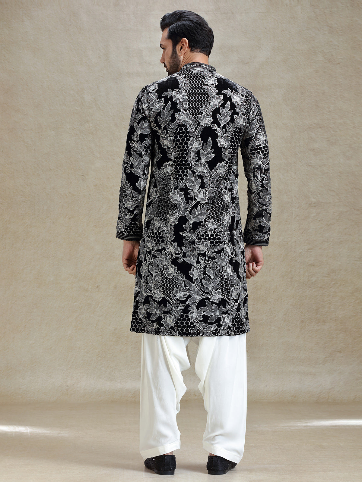 Black festive charm kurta set in flower embroidery theme