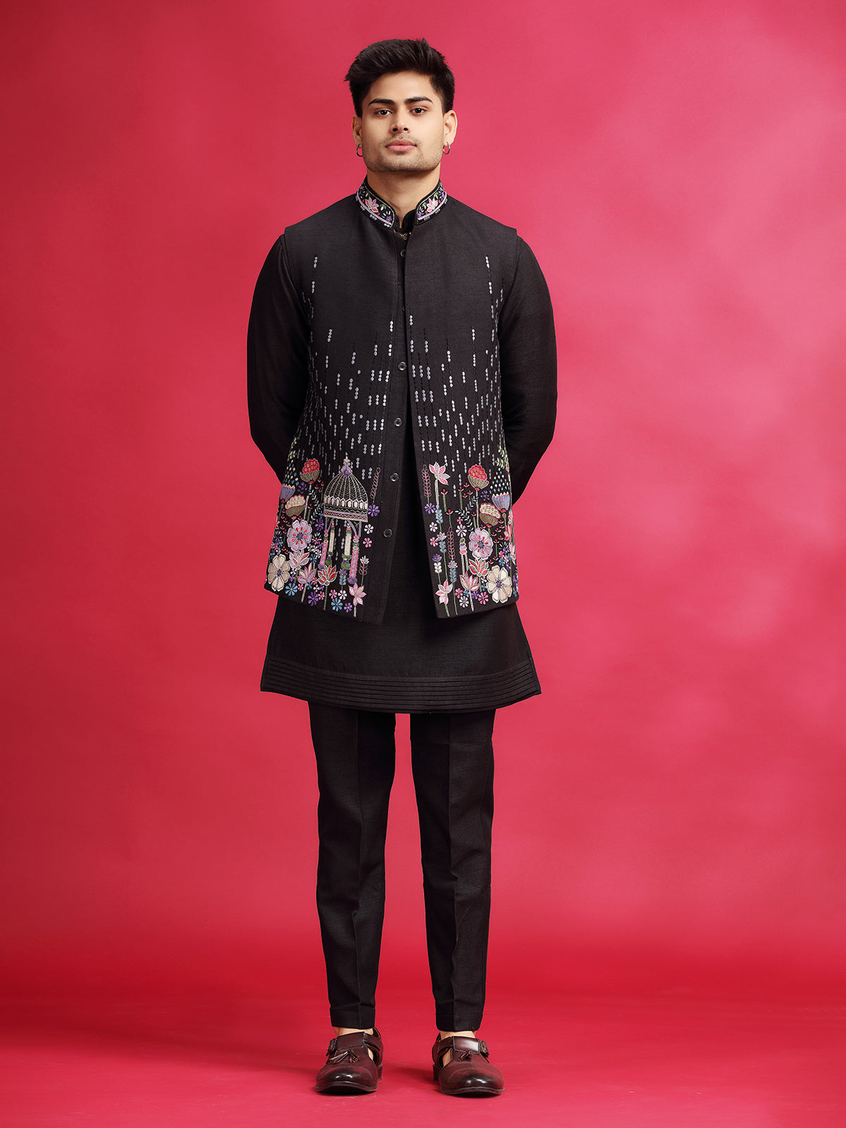 Black reception wear silk waistcoats set with embroidery