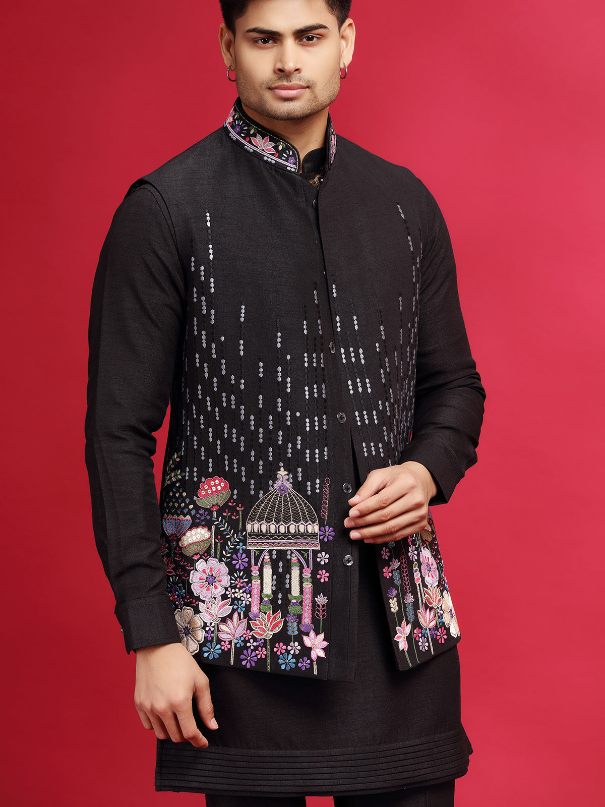 Black reception wear silk waistcoats set with embroidery