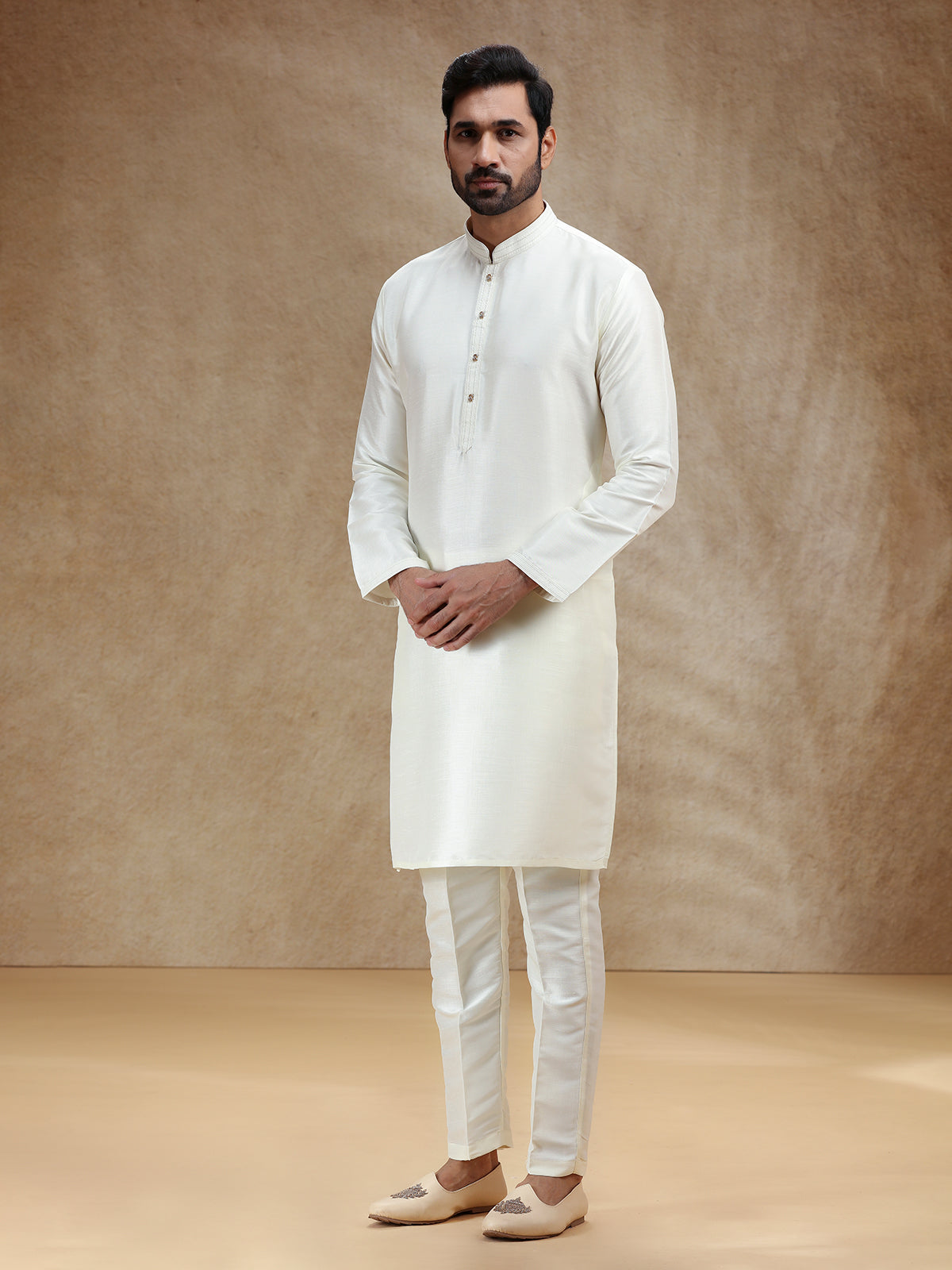 Cream men kurts pajama in cotton silk