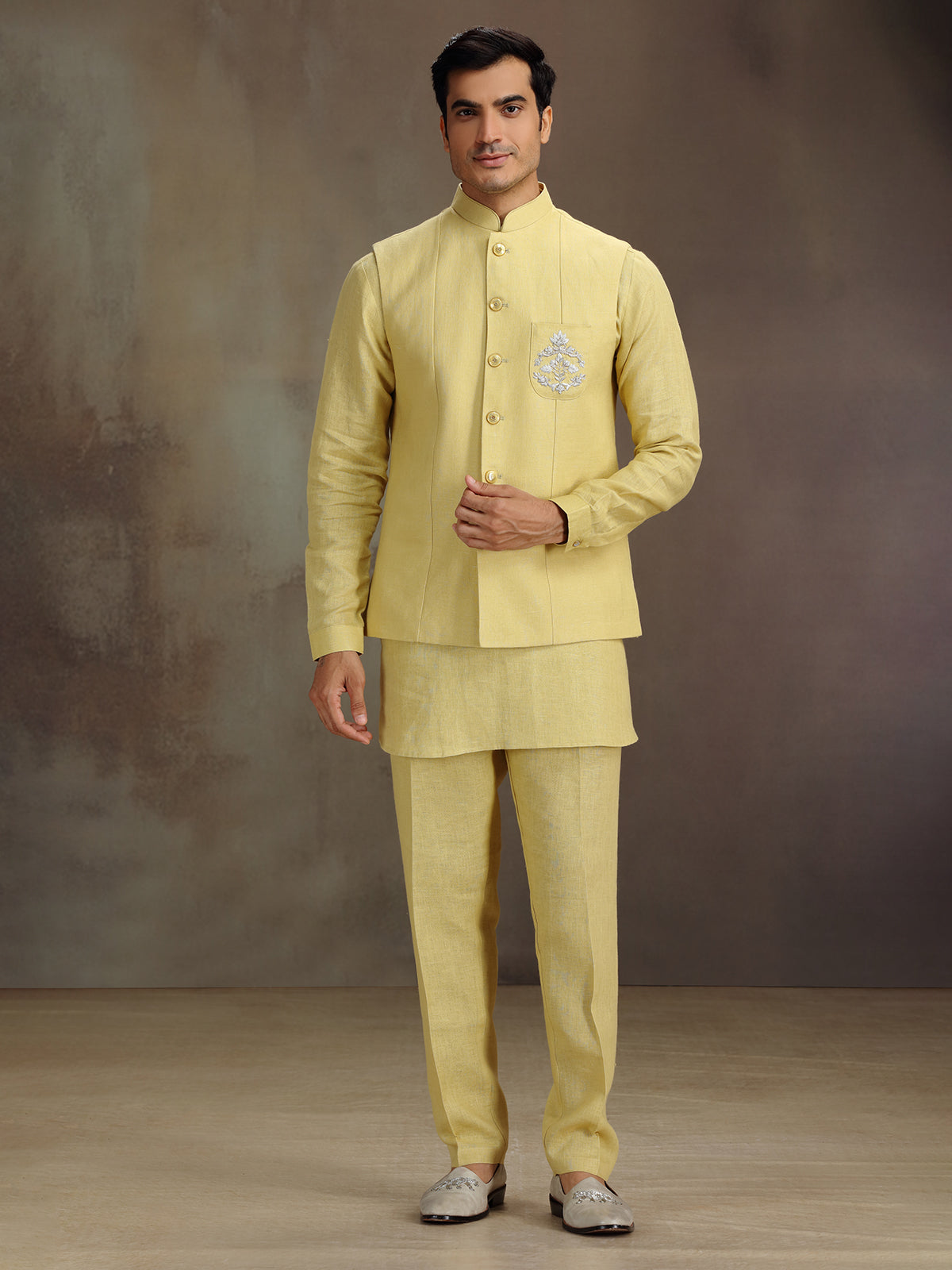 Light yellow waistcoat set for men in linen