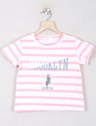 Deal pink and white printed casual wear top for little girls
