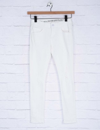 Deal white hue solid denim jeans