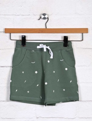 Green cotton skinny fit printed shorts