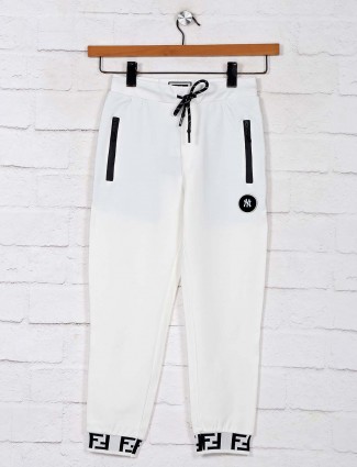 Gusto solid white trackpant in cotton