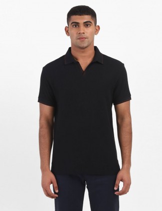 Levis solid black half sleeve polo t-shirt