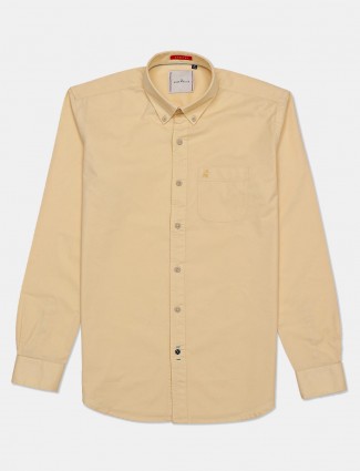 River Blue solid slim fit casual lemon yellow shirt