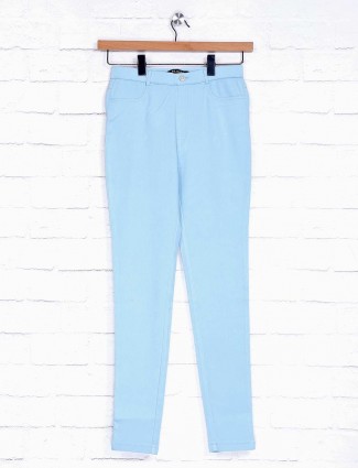 Solid sky blue skinny fit cotton jeggings